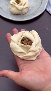 Easy Rose Bread Shape Method #tastemadeworld #trending #roseroll #rosebread #rosebun #breadrose #yts