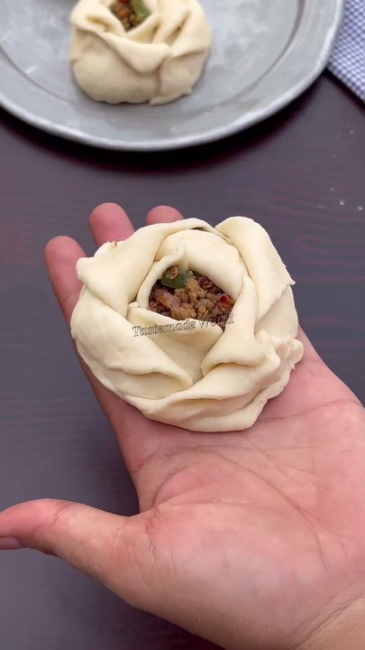 Easy Rose Bread Shape Method #tastemadeworld #trending #roseroll #rosebread #rosebun #breadrose #yts