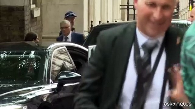 Il cancelliere Merz a Londra accolto da Starmer a Downing Street