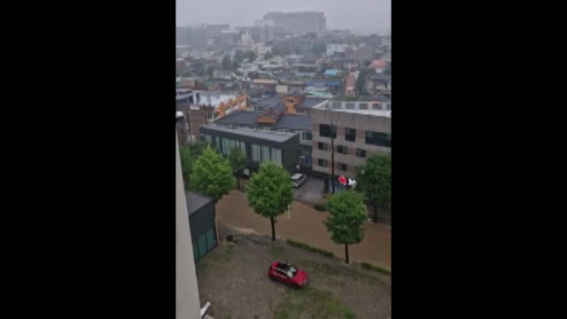 [제보영상 53번] 20년 살았지만 처음 ...흙탕물에 잠긴 도로 / YTN