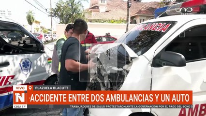 accidente entre dos ambulancias y un auto