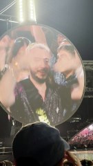 Quem é o casal envolvido em traição exposta por telão em show do Coldplay