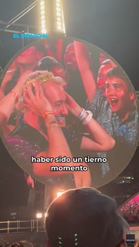 Pareja se oculta en concierto de Coldplay y desata sospechas