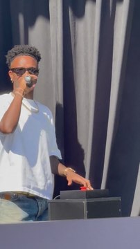 La reacción de Vinicius Jr destapando su estatua de cera en el Sambódromo de Río