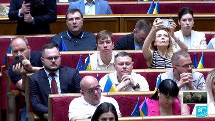 Zelenski renueva su gabinete y nombra a Yulia Svyrydenko primera ministra