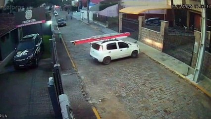 Motorista é preso em frente à delegacia de Jaraguá do Sul 🚓