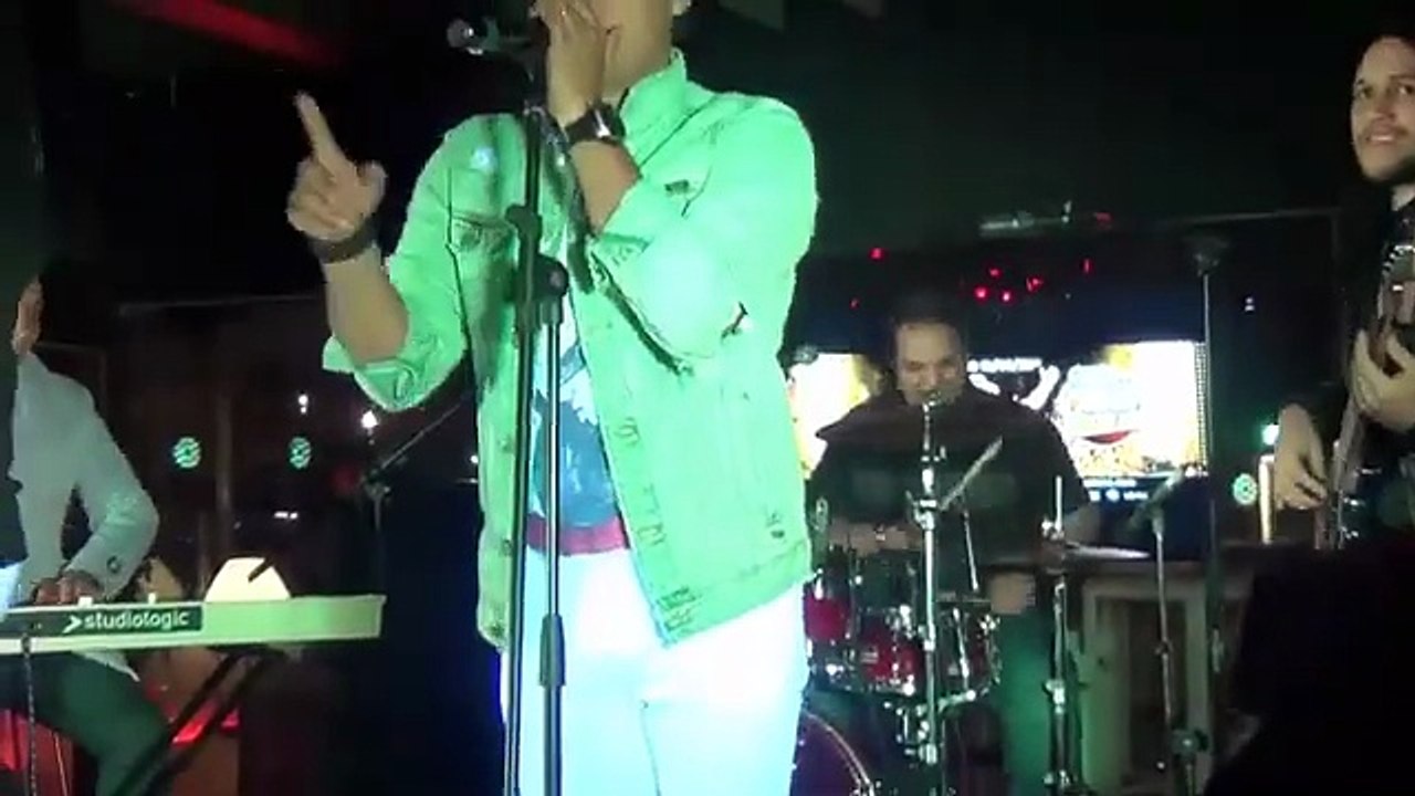 👉ALEXANDRE pardo TOCANDO CON LOS CARAQUEÑOS TRIBUTO A GUACO en Barcelona🦄