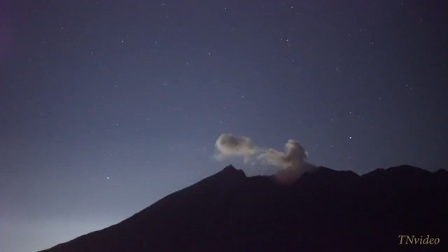 🇯🇵🌋☄️ EN IMAGES – Un météore illumine le ciel au-dessus du volcan SakurajimaUn météore a explosé en plein vol au-dessus du Sakurajima, volcan japonais déjà entré en éruption il y a deux mois 🌠🔥🎥 Vidéo : izlegec
