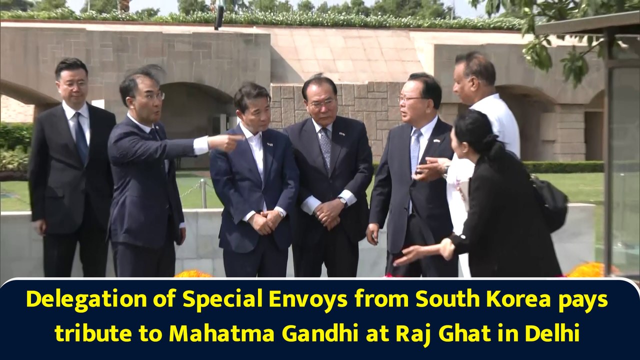 Delegation of Special Envoys from South Korea pays tribute to Mahatma Gandhi at Raj Ghat in Delhi