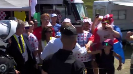 Tadej Pogačar reprend le maillot jaune sous les yeux d'Emmanuel Macron