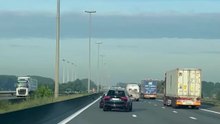 Scène hallucinante sur l’autoroute E17 : deux conducteurs se lancent dans une vraie bataille d’ego