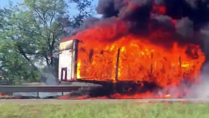Fi-Pi-Li, Livorno: rimorchio in fiamme sulla carreggiata