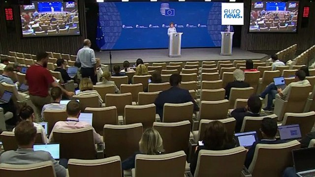 Guerra in Ucraina, l'Ue approva nuove sanzioni contro il petrolio e le banche russe