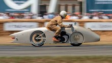 Duitse vakman transformeert Royal Enfield Shotgun 650 tot art-decobeeld op wielen