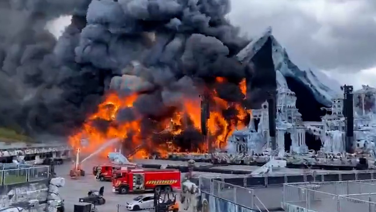 Tomorrowland müzik festivali sahnesinde yangın çıktı