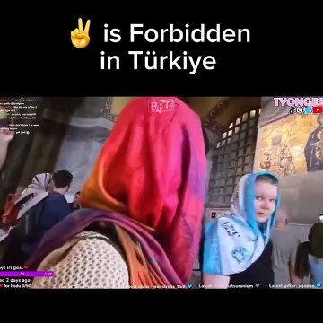 Güney Koreli turist Ayasofya'da 'barış işareti' yaptığı için uyarıldı: Bu işareti yapmak yasak