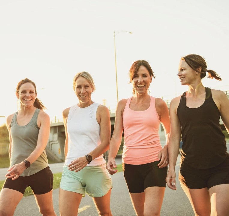 « Walk clubs » : la nouvelle obsession bien-être à partager cet été