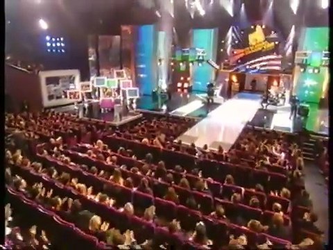Johnny Hallyday – NRJ Music Awards 2003 : Sacré Homme de l'Année par Mariah Carey (TF1)