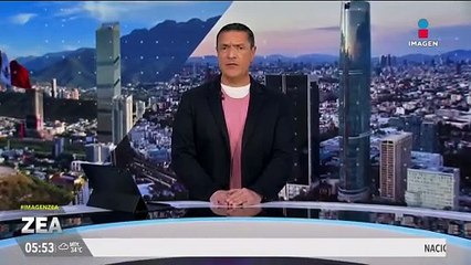 Conductora se pasa el semáforo y termina estrellándose  en contra de un muro