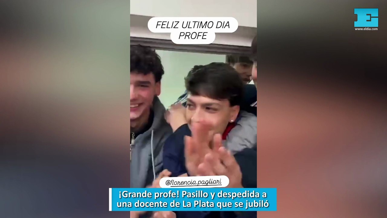¡Grande profe! Pasillo y despedida a una docente de La Plata que se jubiló