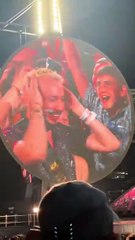 O homem é flagrado em suposta traição no show do Coldplay