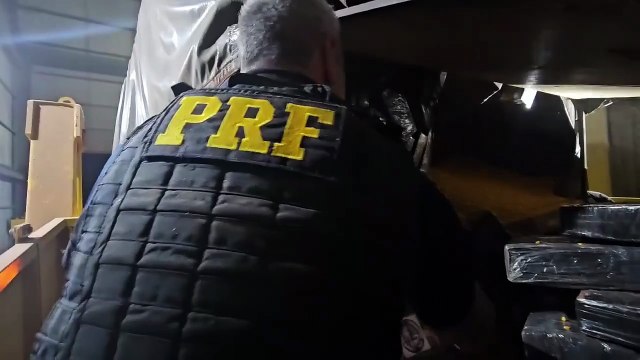 PRF apreende quase 9 ton de maconha escondidas sob carga em Guaíra