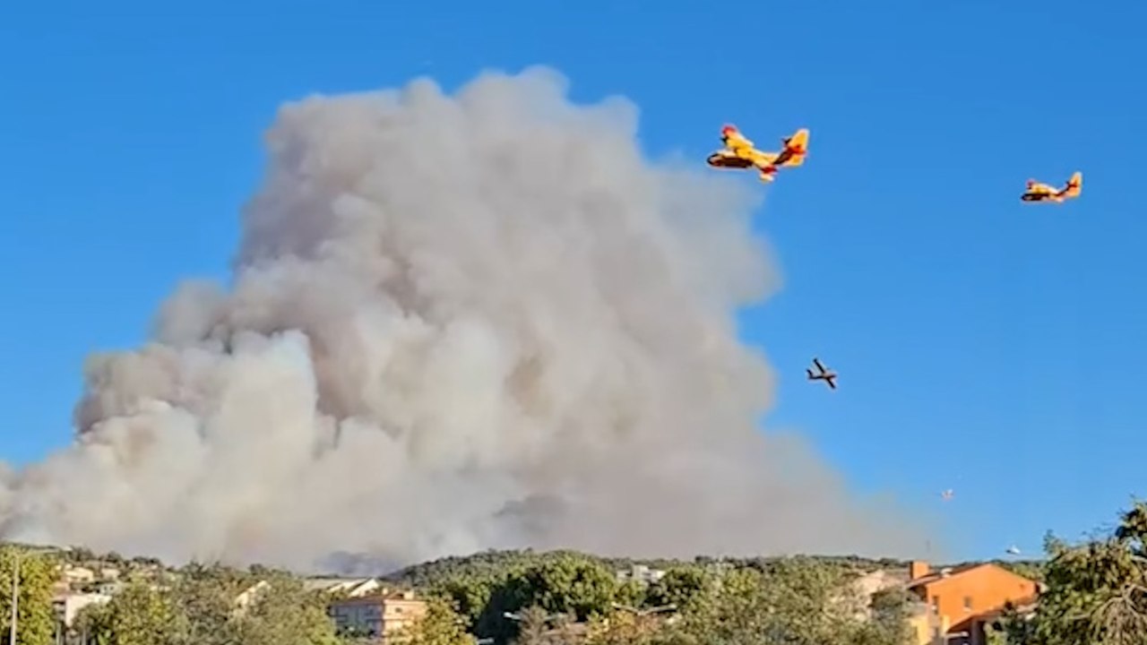 A Martigues, l'incendie qui dévore la pinède n'...