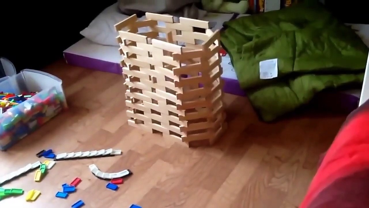 Eric fait tomber l'arène de Maxime