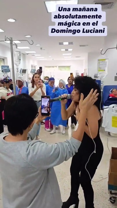 ¡El emotivo gesto de Karina con pacientes oncológicos en Caracas!