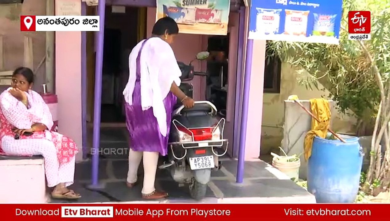 బైక్‌ డ్రైవింగ్‌లో శిక్షణ - మన్ననలు పొందుతున్న లక్ష్మీ