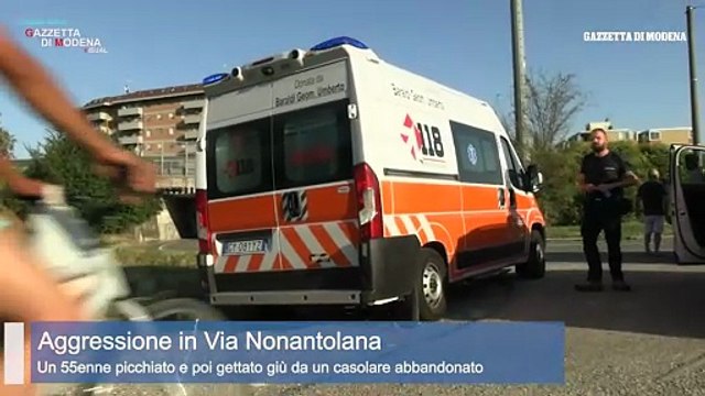 Prima lo pestano a sangue, poi lo buttano dalla finestra di una casa abbandonata