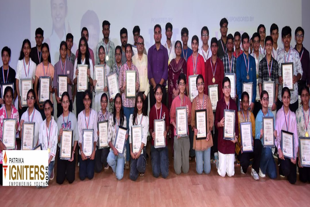 श्रेष्ठ अंक लाने वाले विद्यार्थियों का सम्मान,...