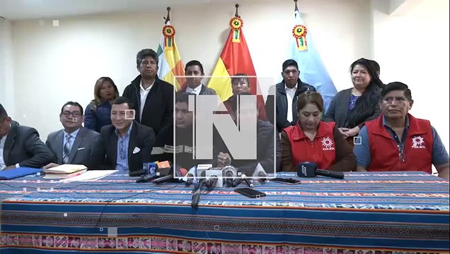 “Ahora caminaré con un diccionario”, aseguró Ruth Nina en conferencia de prensa