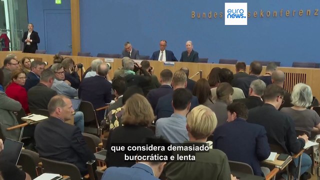 Chanceler alemão critica a UE e diz que a prioridade é tirar a Alemanha da recessão