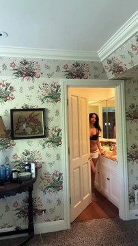 Mallika Sherawat shares a video flaunting her toned, strong, and fit look. #MallikaSherawat #Actress #Bollywood #Entertainment