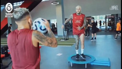 Galatasaray'da takımla çalışan Mauro Icardi'den gövde gösterisi