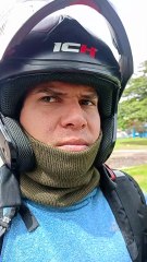 Fingió la muerte de su abuela para faltar al trabajo, su jefe le manda corona de flores y descubre la verdad