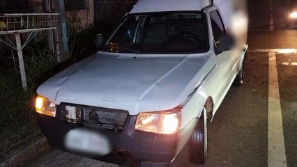 Fiorino atinge traseira de Fiesta no Centro de Cascavel
