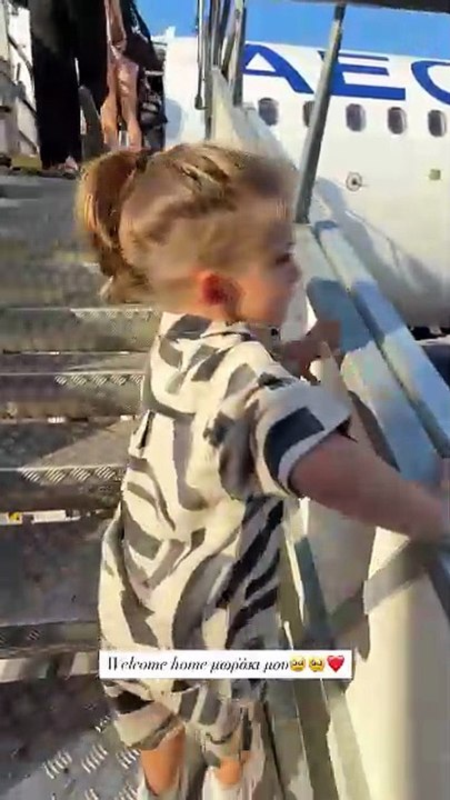 Ιωάννα Τούνη: Ξανά με τον γιο της Πάρη μετά τις διακοπές του με τον Δημήτρη Αλεξάνδρου στη Σαντορίνη