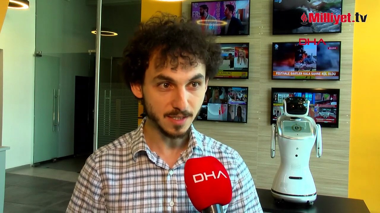 Yapay zeka eğitimi veren Türkiye'de ilk ve tek okul! Demirören Medya ve Teknoloji MTAL'de robotla tanıtım