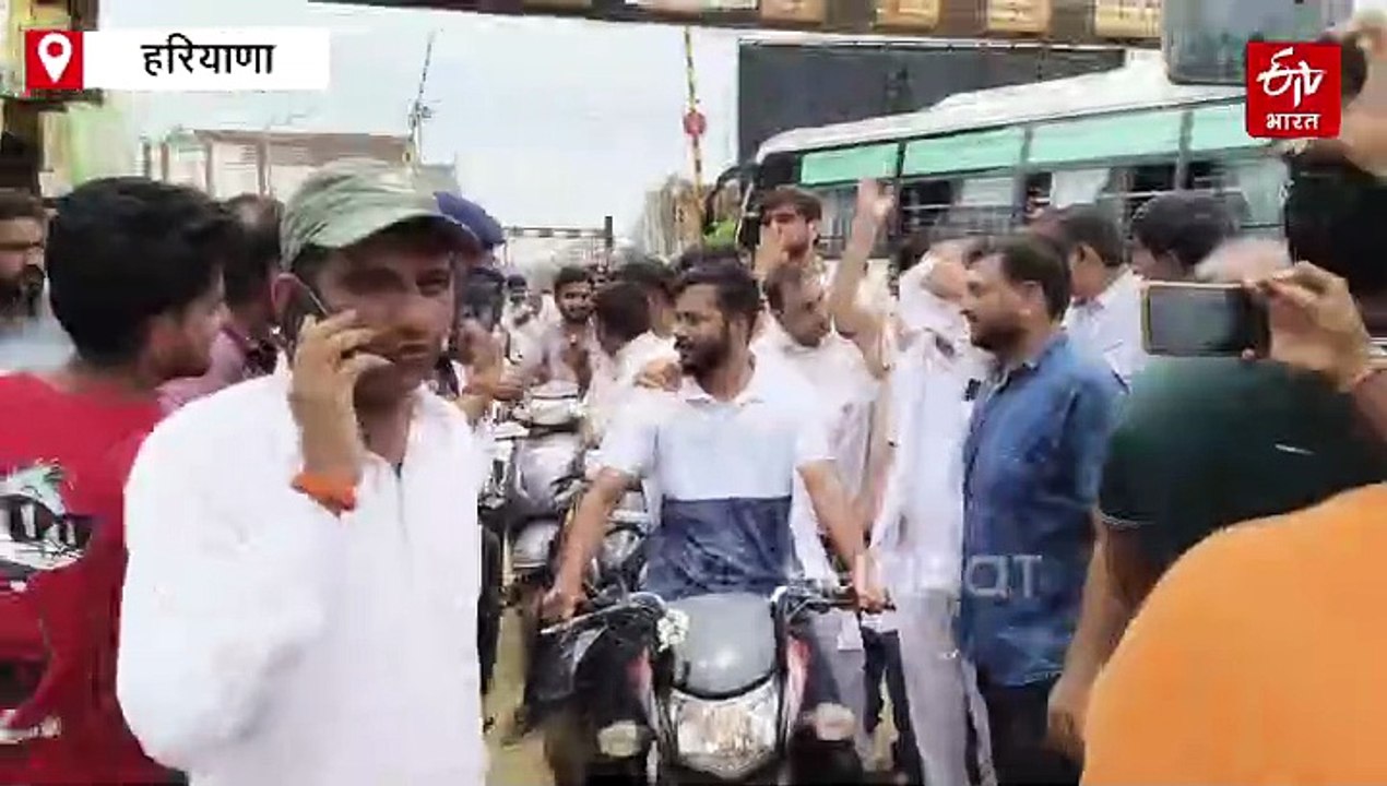 आदमपुर में डिप्टी स्पीकर मिड्ढा ने बाइक से लिया विकास कार्यों का जायजा, अव्यवस्था देख भड़के, किया XEN, SDO और JE को सस्पेंड
