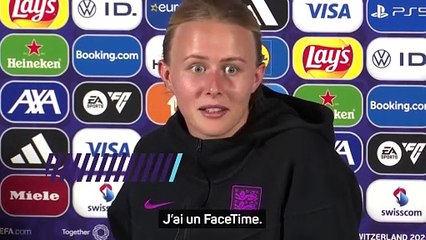 Hampton reçoit un appel FaceTime de sa famille en plein conférence de presse