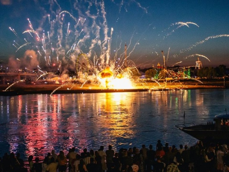 Feuerwerk außer kontrolle: 19 verletzte bei düsseldorfer rheinkirmes