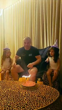 Ζαμπίδης: Οικογενειακή τούρτα και παιδικές φωνές – Τα πιο τρυφερά γενέθλια της ζωής του