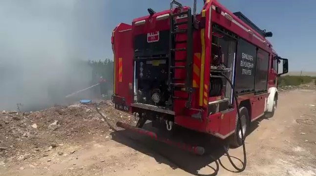 Şanlıurfa’nın Haliliye ilçesine bağlı Konuklu Mahallesi’nde ağaçlık alanda çıkan yangın, itfaiye ekiplerinin zamanında müdahalesiyle büyümeden söndürüldü.