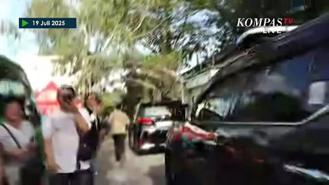 Disambut Yel-Yel! Detik-Detik Jokowi Tiba di Kongres PSI 2025 Solo