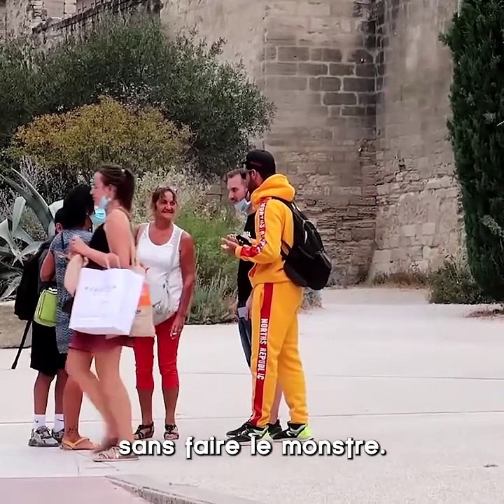 Forcer un enfant à nous suivre en pleine rue (Expérience Sociale)
