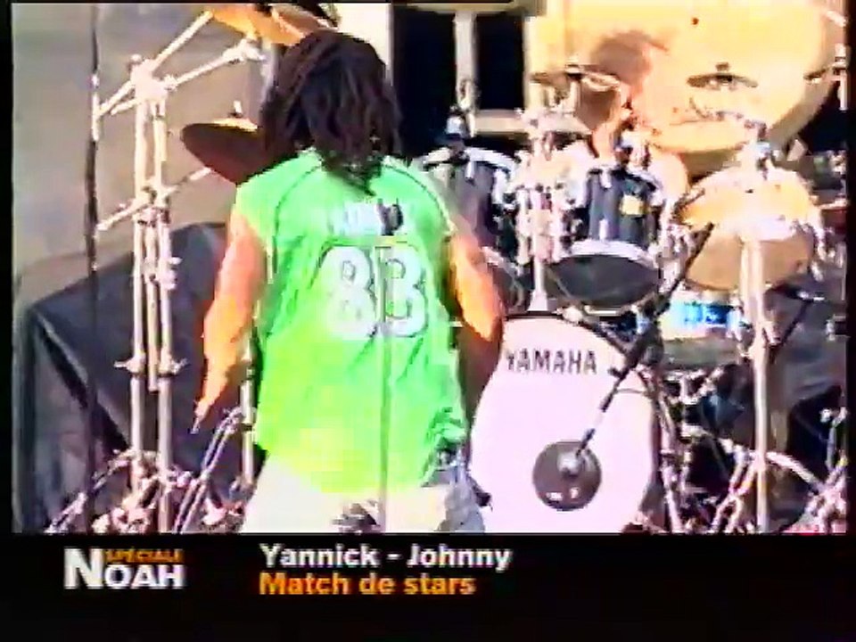 Johnny Hallyday – Tournée des Stades 2003 | Sujet M6 dans "Plus vite que la musique" (Spéciale Yannick Noah)