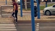 Je traverse la route de façon SURPRENANTE 🤩