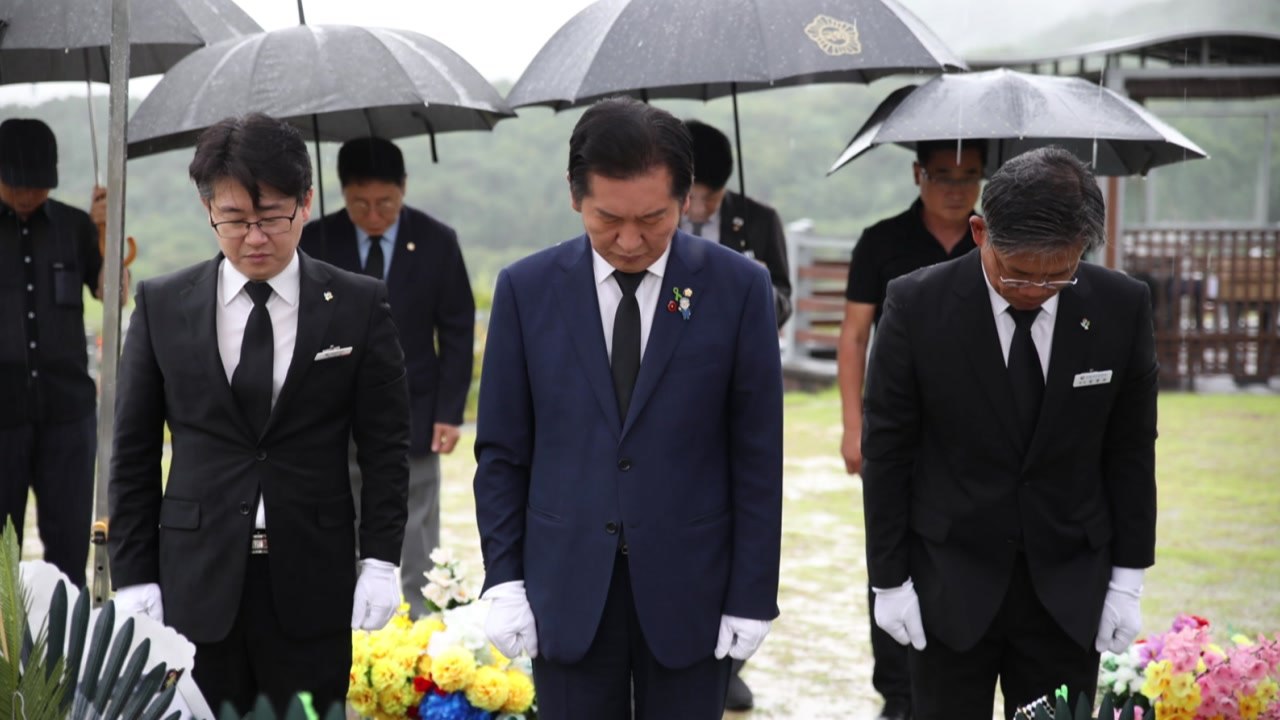 정청래·박찬대, 채 상병 2주기 추모..."진상규명 촉구" / YTN